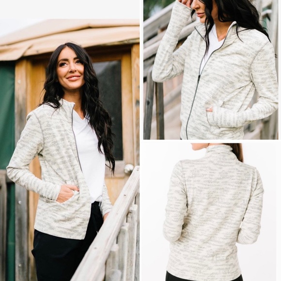 ZYIA Jackets & Blazers - NWT Zyia Activewear Cream Combo Zip up Jacket Size Medium